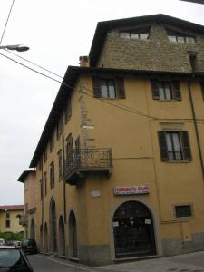 Palazzo Via Vittorio Emanuele 102
