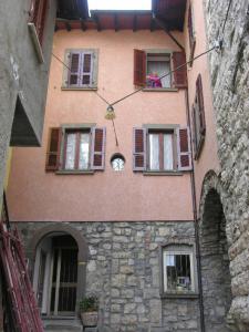 Casa Via Siviano 130