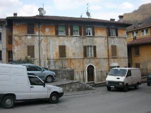 Palazzo Via San Carlo 10
