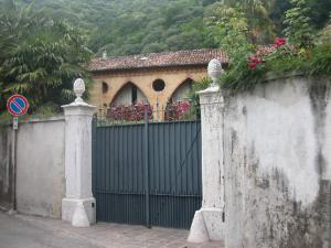 Villa Via Fratelli Tolotti 52