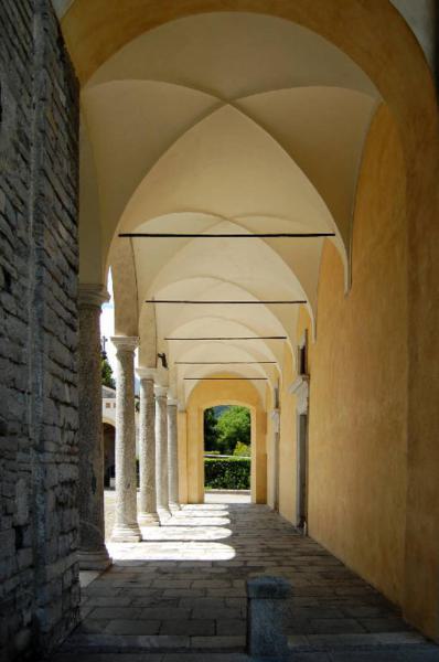 Portico della Chiesa di S. Vincenzo