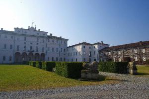 Villa Cavazzi della Somaglia, Litta, Carini - complesso