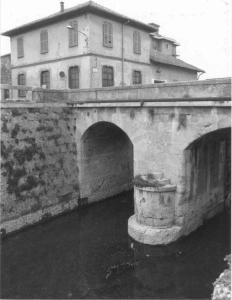 Ponte di sovrappasso sul Naviglio Pavese