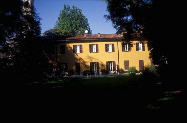 Villa Dugnani, Negroni, Lado