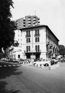 Palazzo Piazza Rebubblica angolo Via Cesare da Sesto