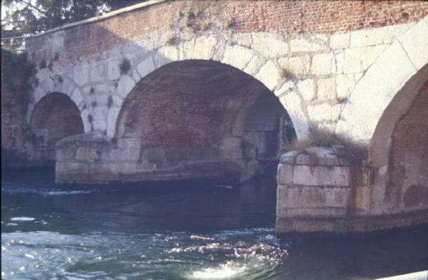 Ponte antico sul Naviglio Grande