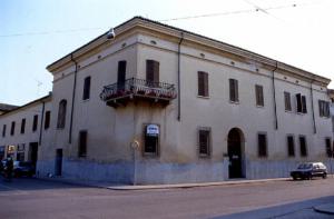Palazzo dei Conti Piccioni di Arici (ex)