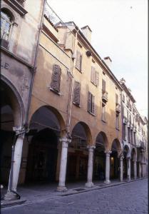 Casa Corso Umberto I 58-60