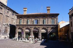 Casa Piazza Canossa 2