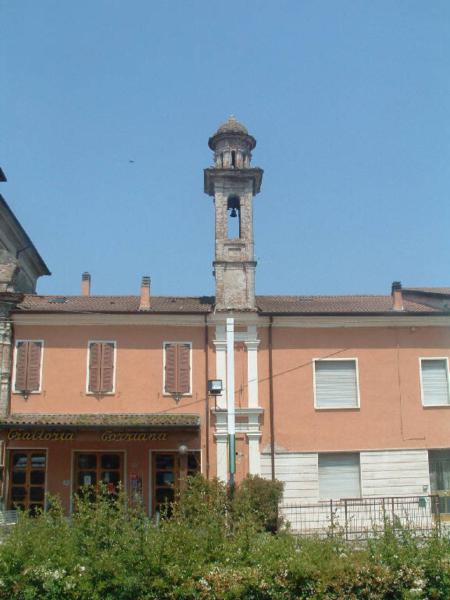 Casa con campanile del Complesso Torriana