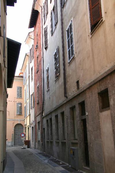 Casa con torre Corso Cavour 9 - complesso