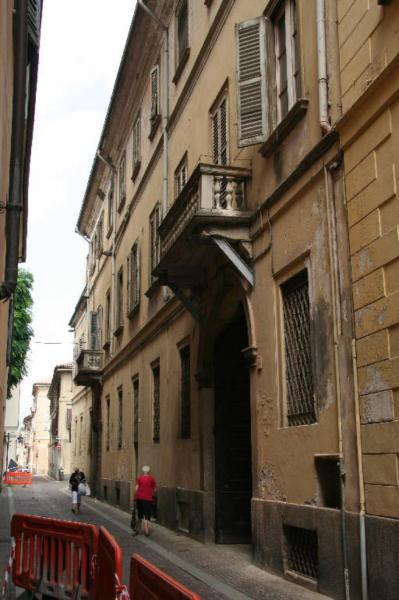 Palazzo Piazza Guicciardi 7