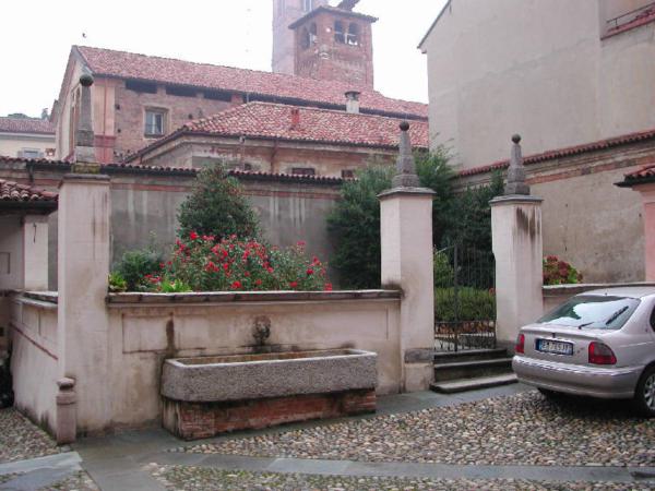 Muro di cinta di Casa con torre Corso Cavour 17