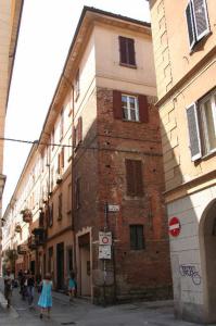 Edificio con antica torre Corso Garibaldi 6
