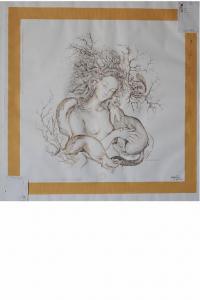 Una figura femminile nuda, di cui sono rappresentati la testa e il busto, porta in braccio due animali (visoni). Il motivo dei capelli va gradualmente sfumando in quello dei rami di un albero su cui è arrampicato uno scoiattolo