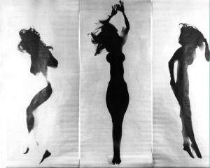 Fotogrammi raffiguranti sagome di figura femminile