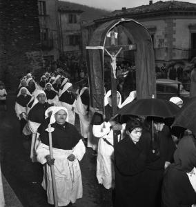 Italia del Sud. Sardegna, Aritzo - Funerale - Processione