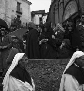Italia del Sud. Sardegna - Aritzo - funerale - processione