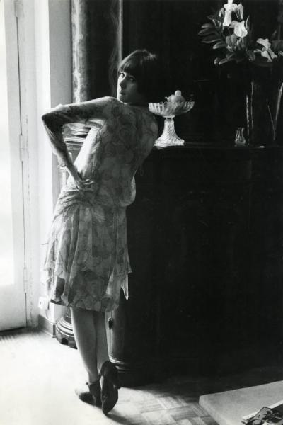 Ritratto femminile - Attrice italiana - Maria Grazia Antonini - Abito anni trenta - Mobile antico