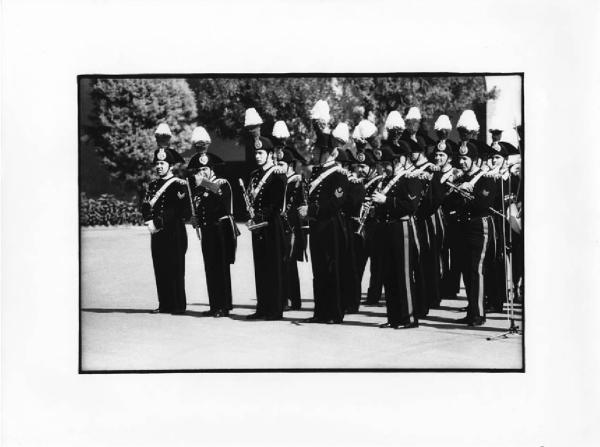 Esterno - Carabinieri in parata - Banda dei carabinieri - Strumenti musicali