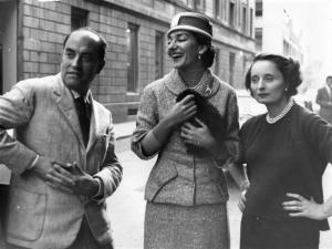 Milano. Via Sant'Andrea. Ritratto di gruppo: Manolo Hidalgo, Maria Callas Meneghini e Biki
