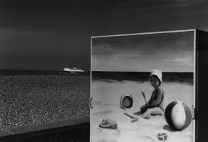Nord Pas-de-Calais - spiaggia - traghetto in navigazione - immagine di bambino che gioca con secchiello e paletta