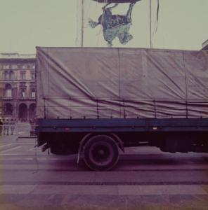 Milano - piazza del Duomo - camion