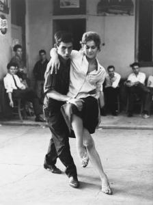 Balera: Ballo. Italia del Nord - Balera - Cortile interno - Pista da ballo - Ritratto di coppia: giovani ballerini - Ballo, tango