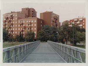 Architettura Urbana. Milano - Periferia - Edilizia popolare - Passaggio pedonale