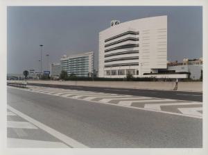 Architettura Urbana. San Donato Milanese - Edificio uso terziario casa automobilistica BMW Italia - Architetto Kenzo Tange