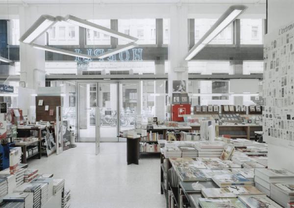 Cultura e arte. Milano - Libreria Hoepli - Interni - Libri