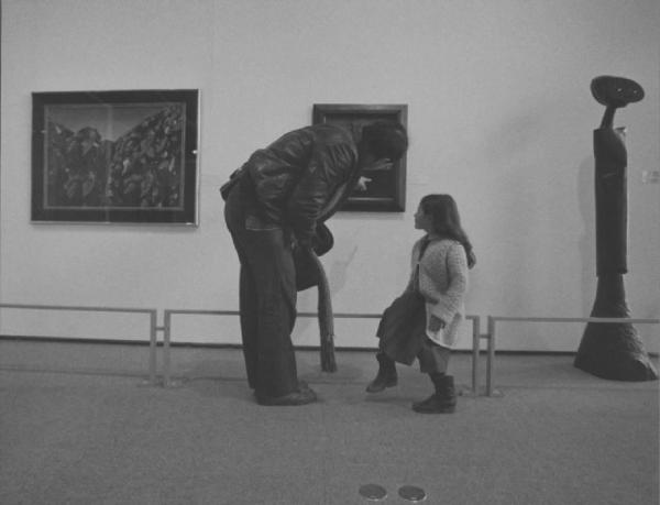 Parigi - padre e figlia in visita al Centro Georges Pompidou (Beaubourg)