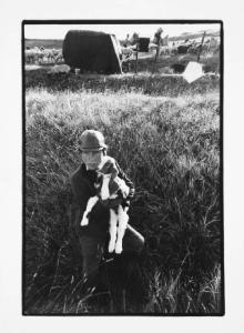 Lucania - giovane pastore con agnello