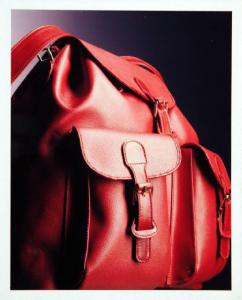 Campagna pubblicitaria per Trussardi Accessori - Pelletteria - Zaino in crespo rosso