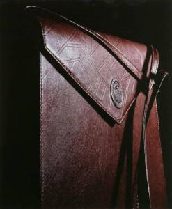 Campagna pubblicitaria per Trussardi Accessori - Pelletteria - Borsa maschile in pelle marrone