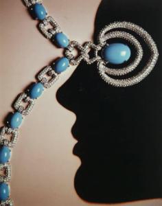 I gioielli della fantasia. Profilo femminile - Collana di turchesi e brillanti