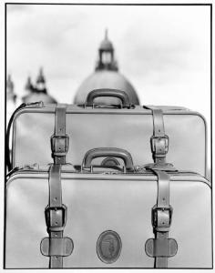 Campagna pubblicitaria per Trussardi Accessori - Pelletteria - Due valige - Cupola sullo sfondo