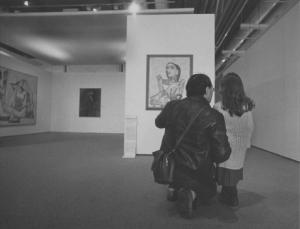 Parigi - padre e figlia davanti ad un quadro di Picasso conservato nel Centro Georges Pompidou (Beaubourg)