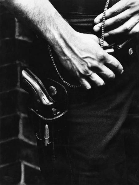 New York - Harlem - poliziotto - cinturone con la pistola