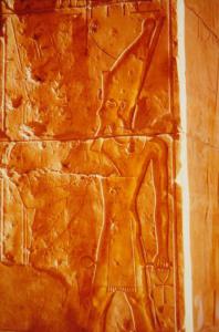 Luxor - bassorilievo egizio raffigurante un sacerdote (?)