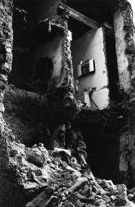 Tuscania - Terremoto - Edificio semicrollato
