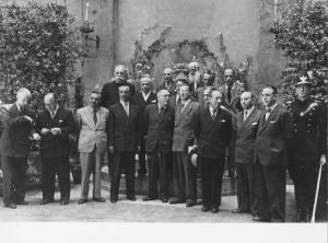 Roma. Ritratto di Gruppo. I ministri del secondo gabinetto De Gasperi nei giardini del Quirinale