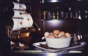 Modellino di caravella - contenitore con uova