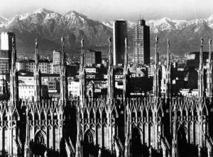 Milano. Vista panoramica dal Duomo verso le Alpi