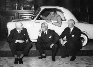 Presentazione della "Bianchina" al Museo della Scienza - Alberto Pirelli, Prof. Valletta, Giuseppe Bianchi, al volante Gianni Agnelli