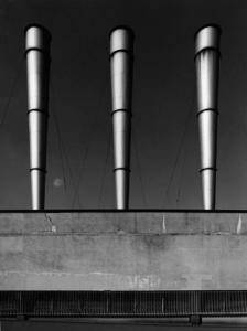 Ritratti di fabbriche 1978-1980. Milano - Via Giuseppe Ferrari - edificio industriale nei pressi dela stazione ferroviaria di Porta Garibaldi - ciminiere