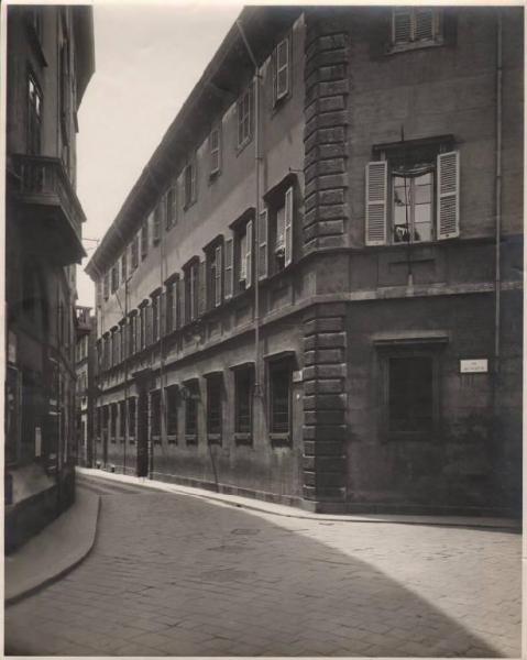 Milano - Palazzo Archinto - Facciata dall'angolo tra via Olmetto e via dei Piatti