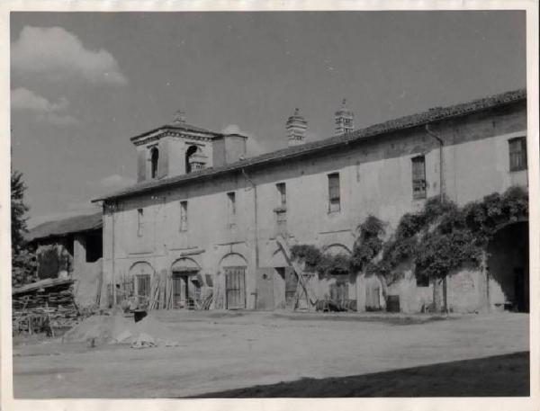 Carpiano - Cascina Castello di Carpiano - Casa colonica con rimessa, legnaia e cantina