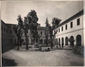 Abbiategrasso - Pia Casa degli Incurabili - Antico cortile di Santa Chiara