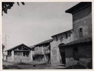 Locate di Triulzi - Cascina Albaredo - Fienile e villa padronale